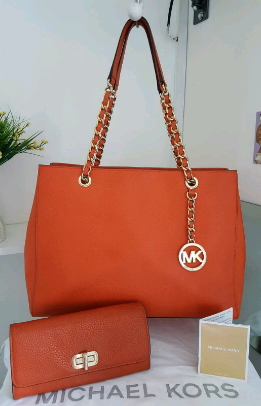 invicta dourado e azul